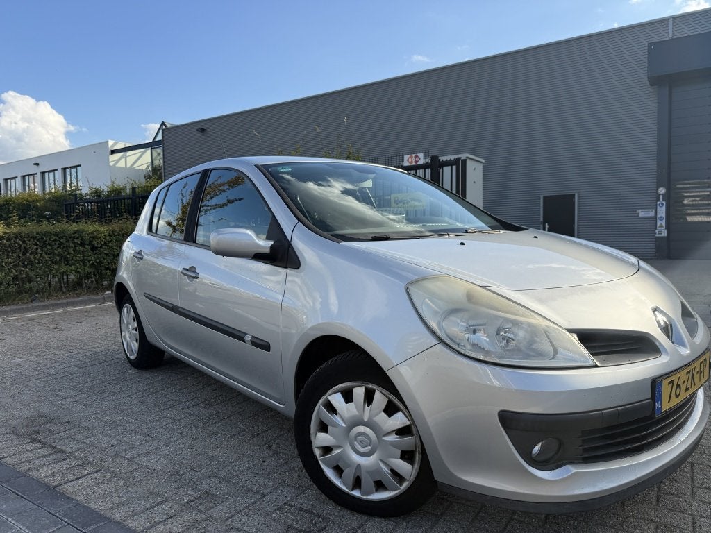 Renault Clio 1.2 TCE Clima Sensor Leer Carplay Cruise 100PK, Auto's, Gebruikt, 4 cilinders, Origineel Nederlands, Handgeschakeld