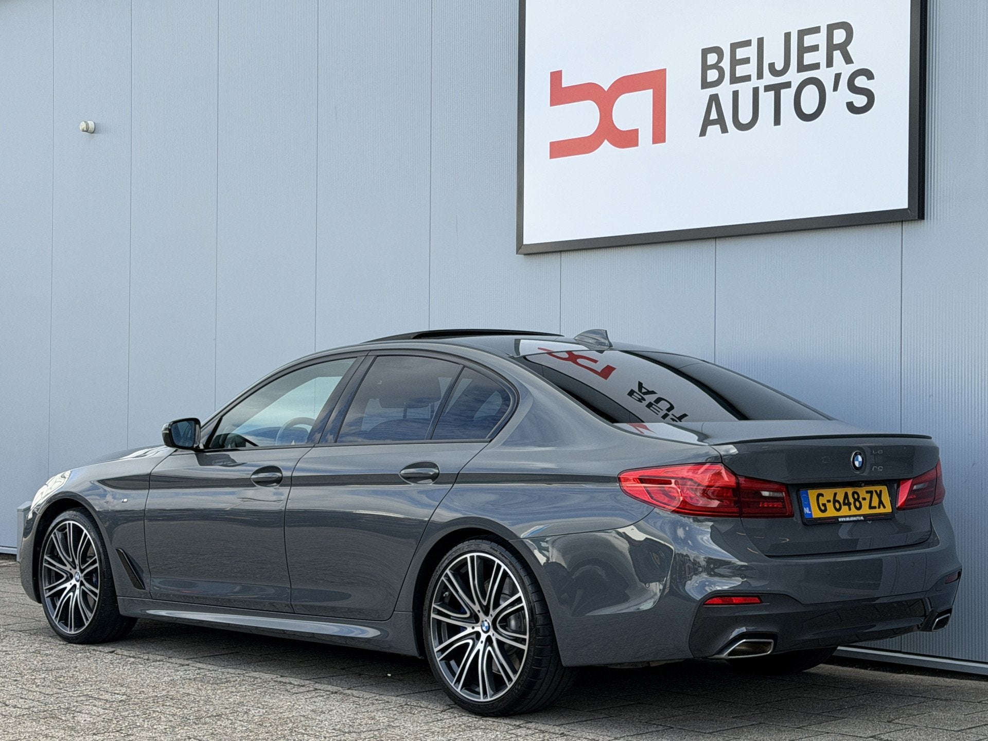 BMW 5 Serie 540i High Executive Automaat M-Sport/Schuifdak/1, Automaat, Dealer onderhouden, Gebruikt, 2000 kg