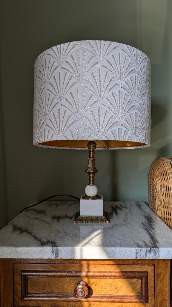 Tafellamp wit marmer en messing, Huis en Inrichting, Lampen | Tafellampen, Overige typen, Gebruikt, Vintage, 26 cm