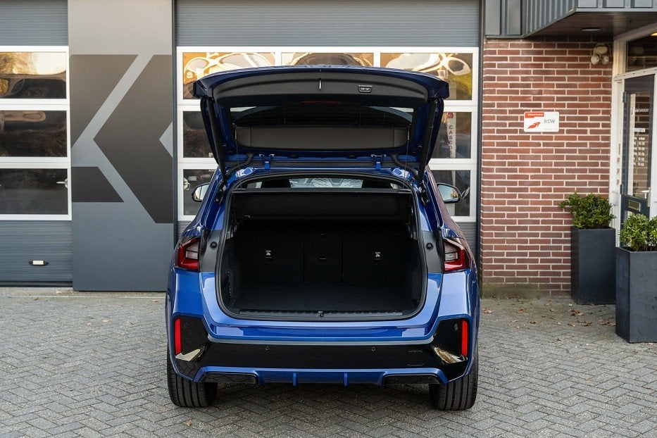 BMW X1 sDrive20i M Sport Pro | Shadow | Driving Ass. Plus |, Gebruikt, Blauw, Alcantara, Bedrijf