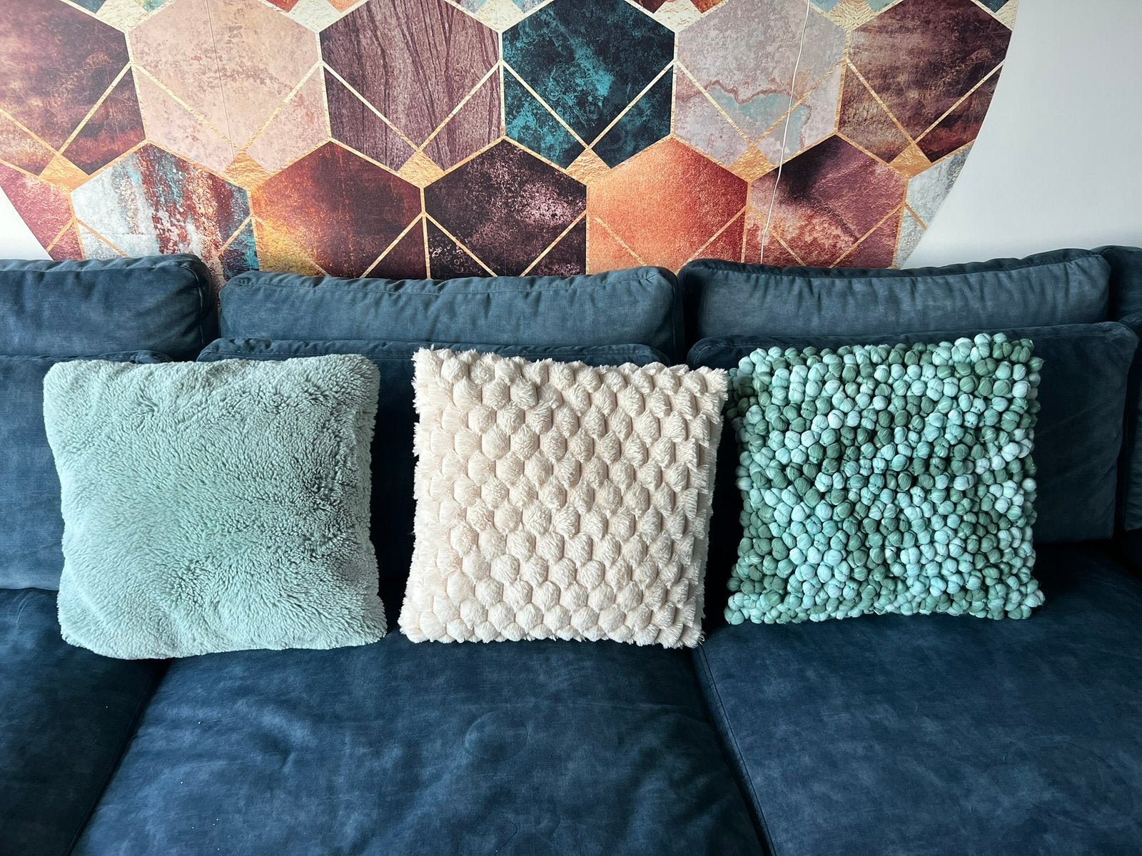 GRATIS 2 blauwe zachte sierkussens 40x40 cm – wit verkocht, Ophalen of Verzenden, Zo goed als nieuw, Blauw, Vierkant