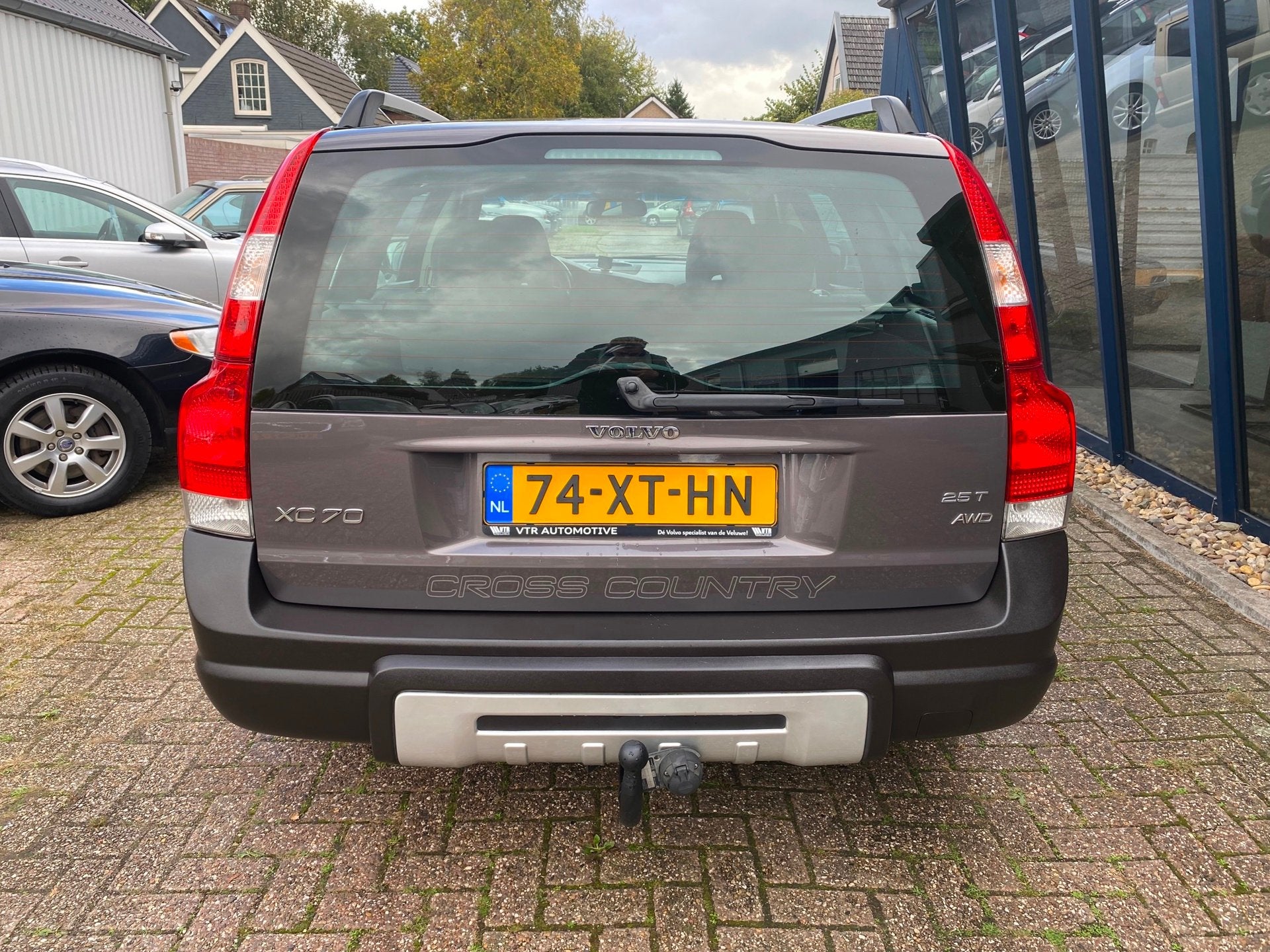 Volvo XC70 2.5 T Momentum AWD Automaat BTW / Youngtimer, Auto's, Automaat, Bruin, XC70, 2521 cc