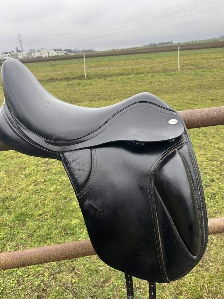 dressuur en spring zadel te koop, Ophalen, Zo goed als nieuw, Dressuur