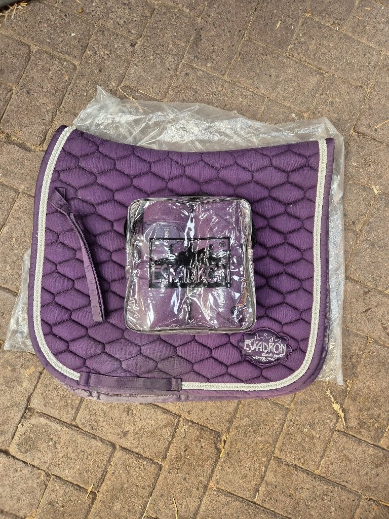 Eskadron set Plum, Full (L), Gebruikt, Dressuurdekje, Ophalen of Verzenden