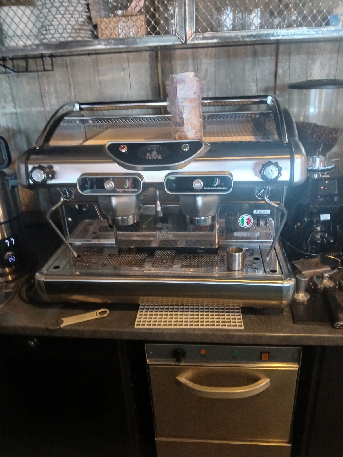Professionele Royal Espresso Apparaat - Zo goed als nieuw, Espresso apparaat, 10 kopjes of meer, Zo goed als nieuw, Gemalen koffie
