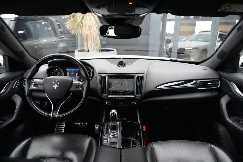 Maserati Levante 3.0 V6 S AWD GranLusso 430pk Stoelverwarmin, Auto's, Maserati, 430 pk, Gebruikt, 2084 kg, Wit