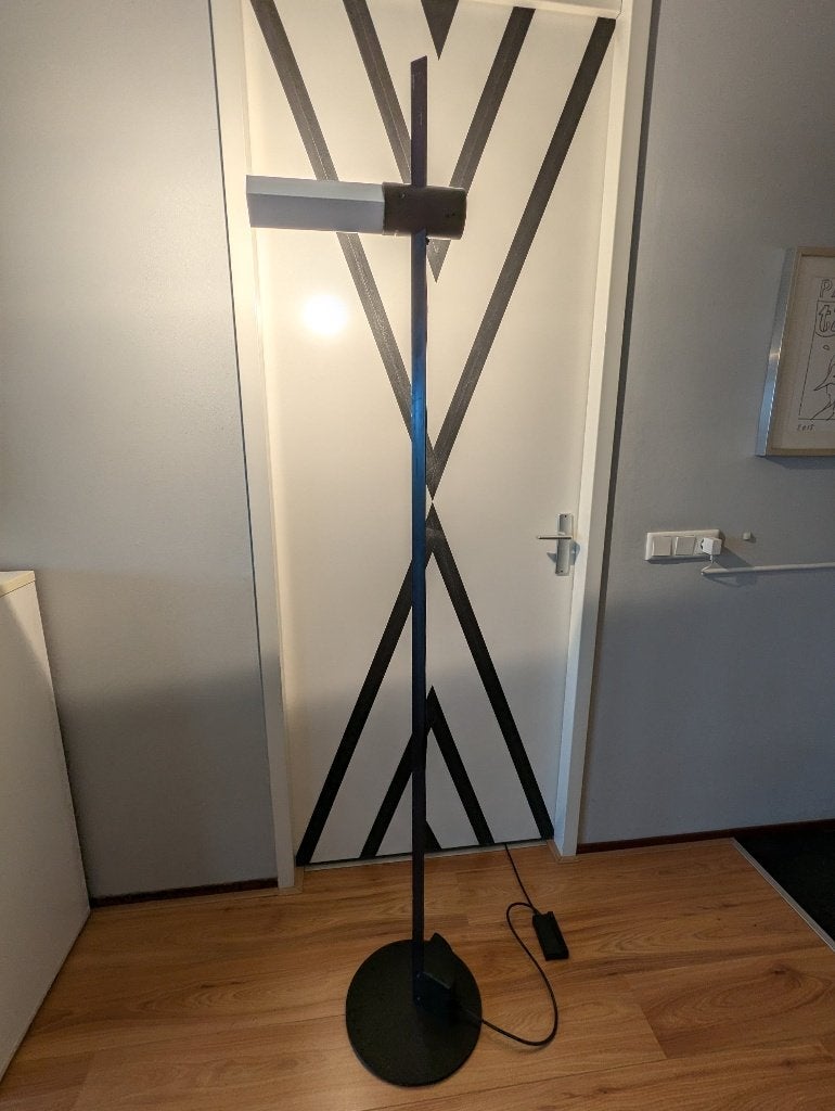 Luci “Caltha” Vloerlamp – Gianfranco Frattini (1982), Ophalen, Gebruikt, Metaal, 150 tot 200 cm