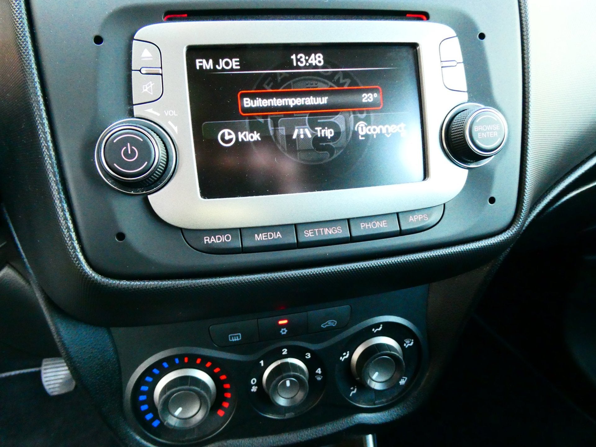 Alfa Romeo MiTo 0.9 TwinAir 100pk Airco 2e eigenaar Multimed, Auto's, Voorwielaandrijving, Stof, Gebruikt, Euro 6