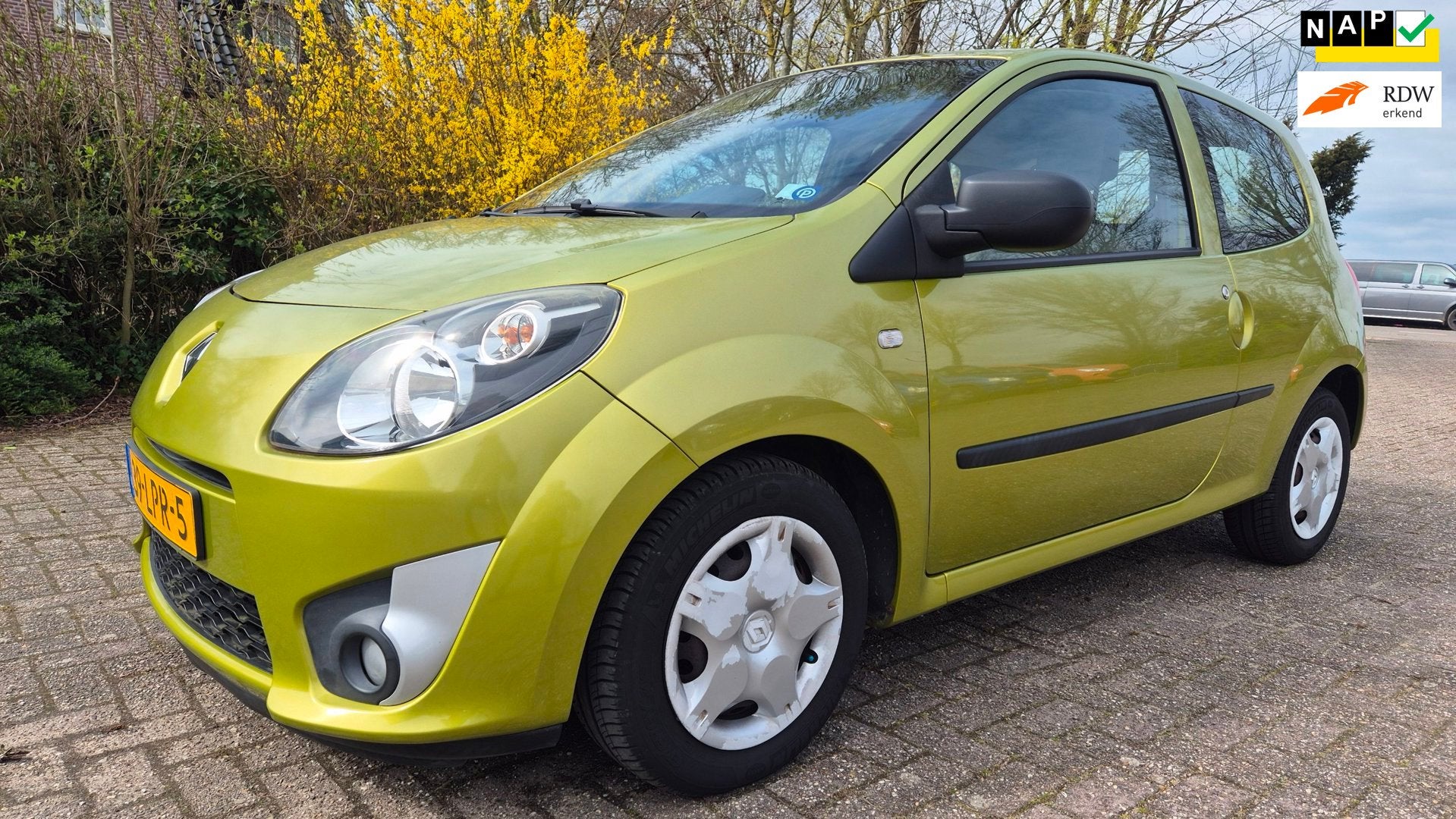 Renault Twingo 1.2-16V NIEUWE APK EN AIRCO WEINIG KM!, Auto's, 839 kg, Twingo, Gebruikt, 4 cilinders