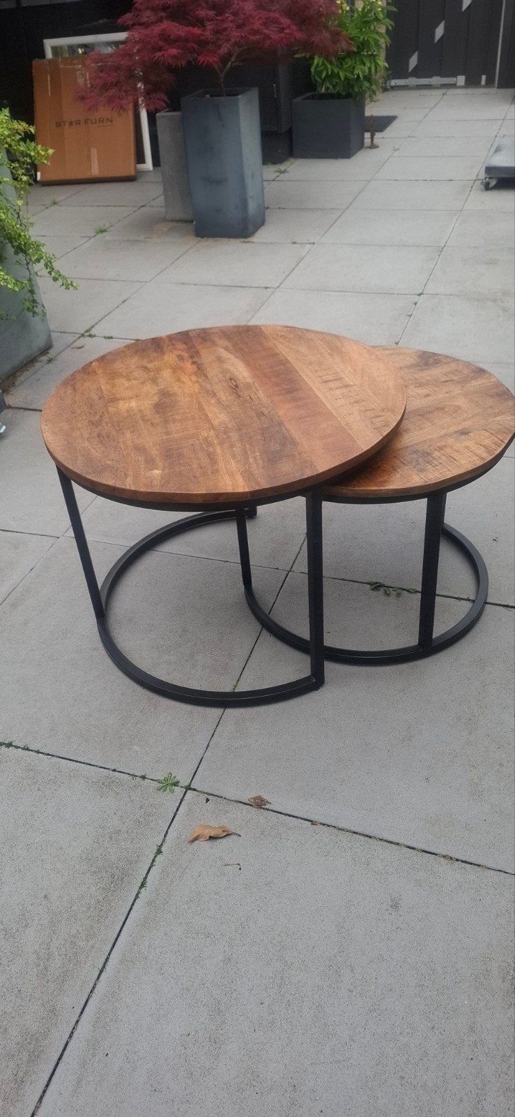 Set van 2 ronde salontafels, mangohout en metaal, Ophalen, Zo goed als nieuw, 50 tot 75 cm