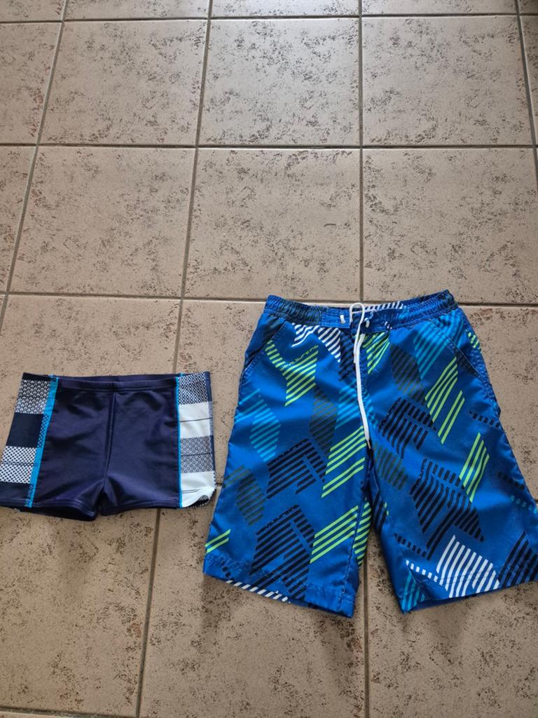 2 zwembroeken,  mt.128, Kinderen en Baby's, Kinderkleding | Maat 128, Sport- of Zwemkleding, Ophalen of Verzenden, Zo goed als nieuw