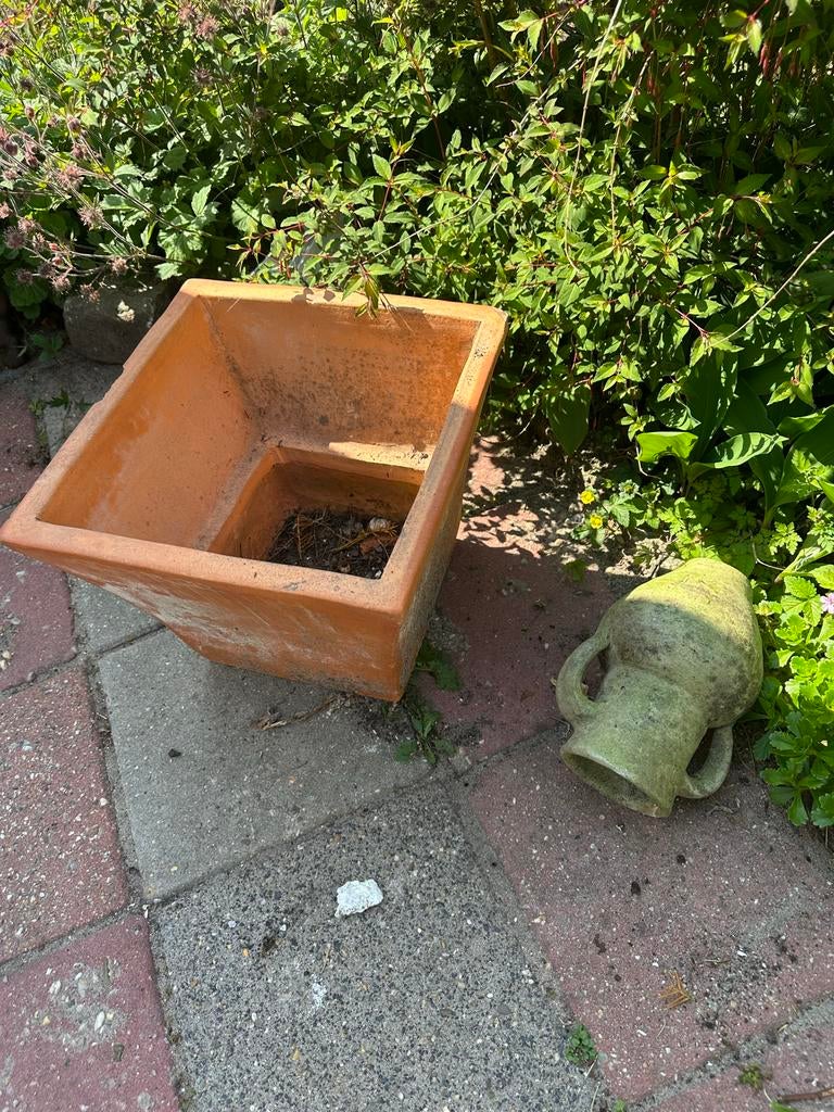 Terracotta pot en Romeinse kruik - Decoratieve set, Steen, Gebruikt, Minder dan 60 cm, Vierkant