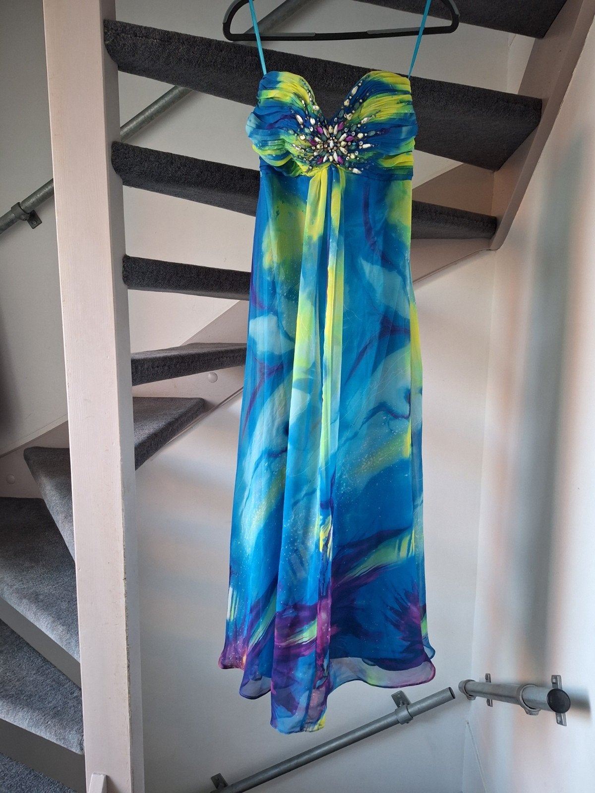 Prachtige Galajurk Maat 40 - Blauw/Geel met Steentjes, Kleding | Dames, Gelegenheidskleding, Maat 38/40 (M), Galajurk, Blauw, Ophalen of Verzenden