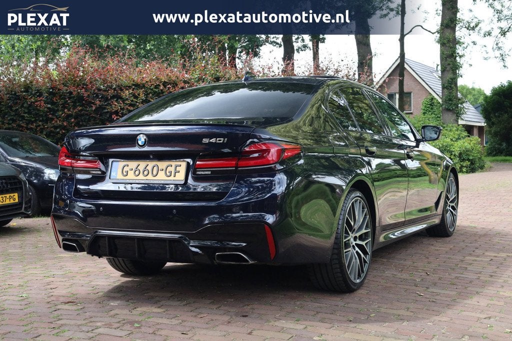 BMW 5-serie 540i High Executive Aut. | M-Pakket | Massage |, Auto's, Automaat, Adaptive Cruise Control, Gebruikt, 2000 kg