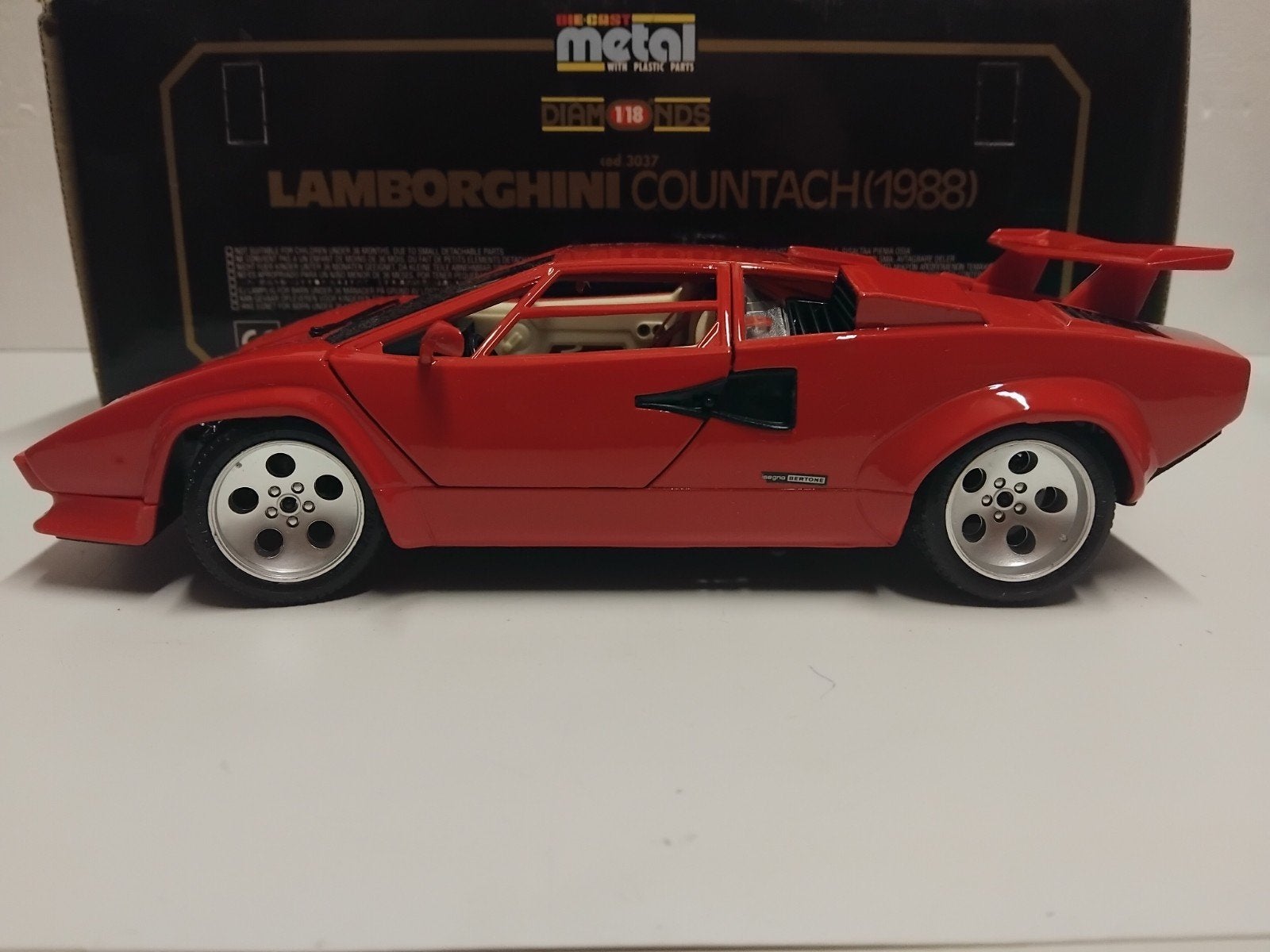 Lamborghini Countach 5000 rood 1988 Bburago metal 1:18 KRD, Ophalen of Verzenden, Zo goed als nieuw, Auto, Overige merken