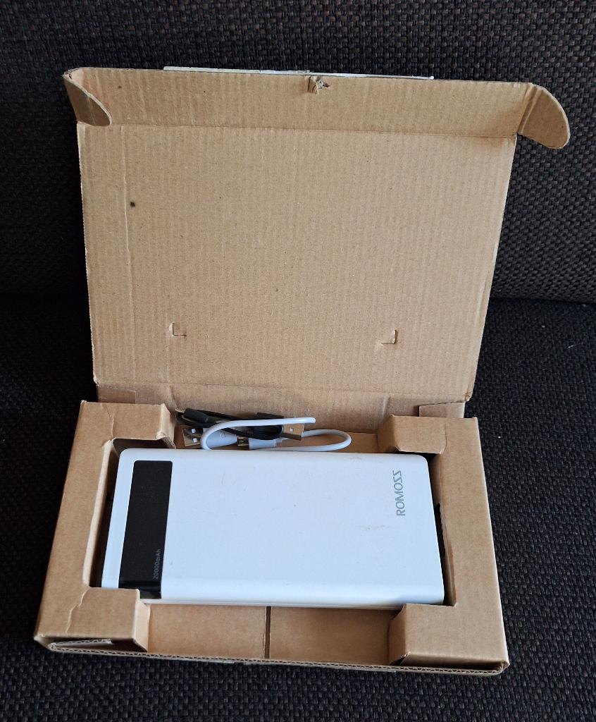 Powerbank Romoss, Ophalen of Verzenden, Zo goed als nieuw, Diverse