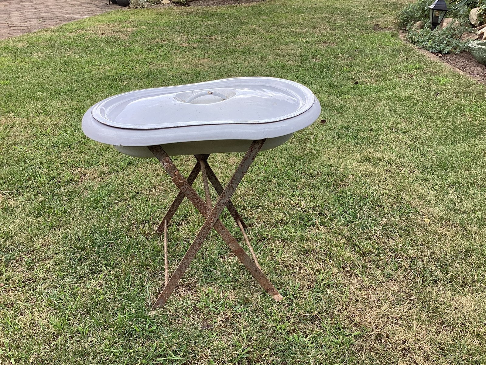 Vintage geëmailleerd Frans bidet op standaard, Ophalen