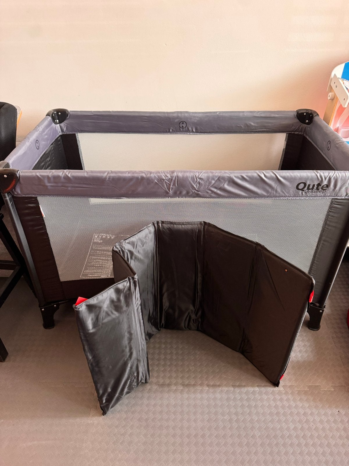 Qute Q-sleep Vakantiebedje - Compact en Handig, Ophalen, 70 tot 85 cm, 140 tot 160 cm, Zo goed als nieuw