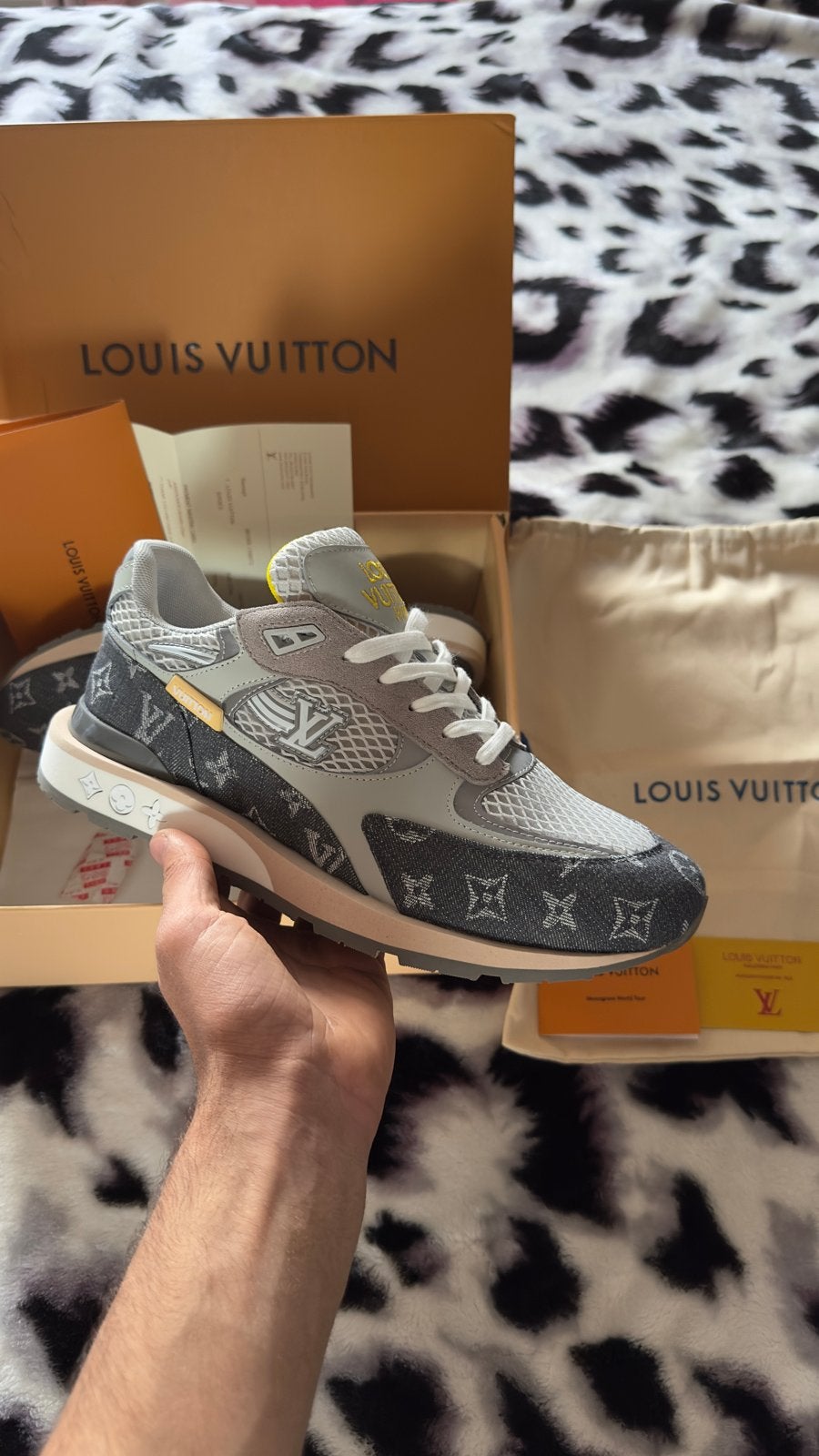 Louis Vuitton Runner Tactic Sneakers - Maat 44, Ophalen of Verzenden, Nieuw, Overige kleuren, Sneakers of Gympen