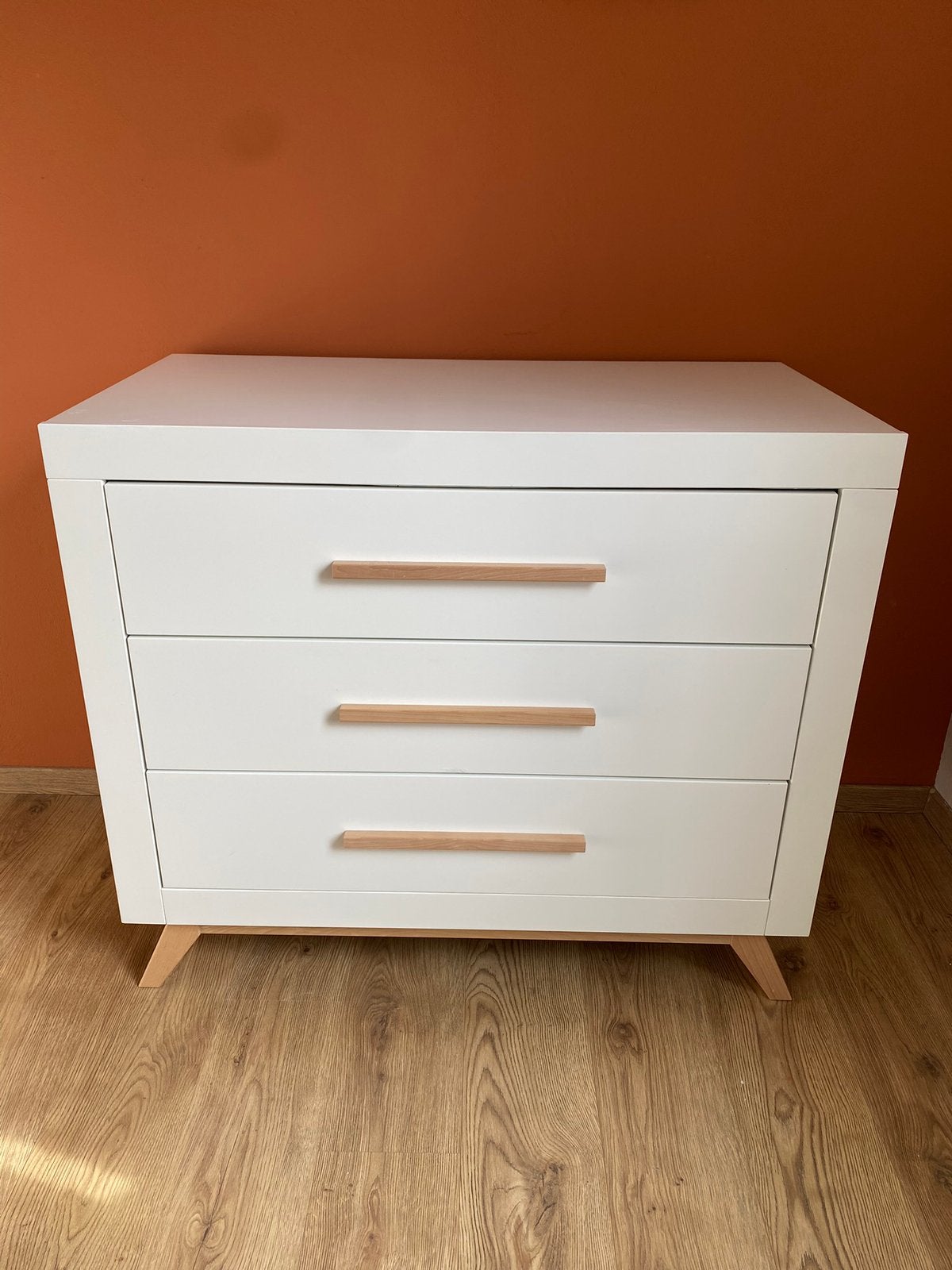 Foto 2 van Bopita Fenna babykamer compleet. Ledikant/commode/kast