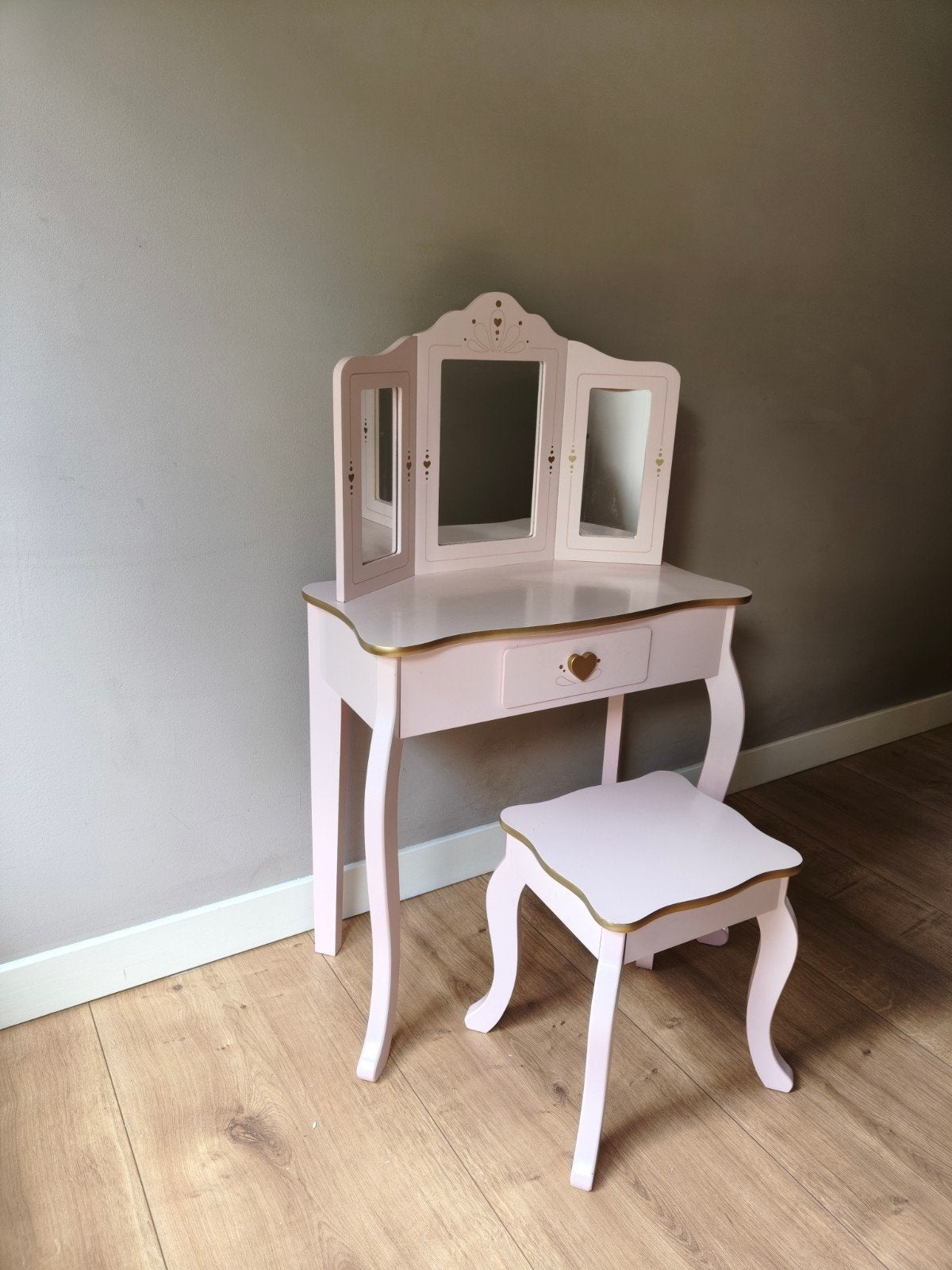 Roze kaptafel met krukje voor kinderen, Huis en Inrichting, Tafels | Kaptafels, Kinderlijk, klassiek, Gebruikt, Minder dan 100 cm