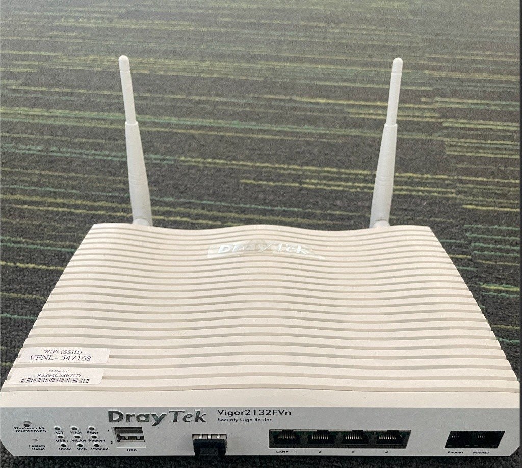 DrayTek Vigor2132FVn Security Giga Router (Glasvezel), Ophalen of Verzenden, Zo goed als nieuw, Router, DrayTek Vigor