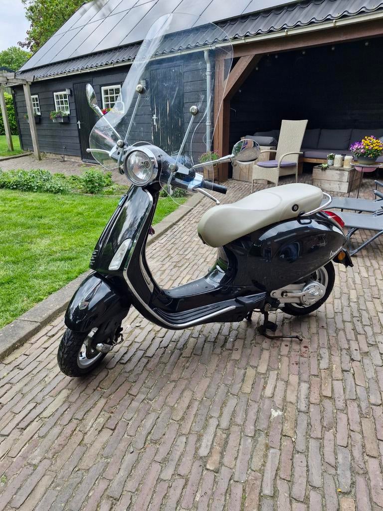 Vespa primavera, Fietsen en Brommers, Scooters | Vespa, Ophalen, Zo goed als nieuw, Benzine, Overige modellen