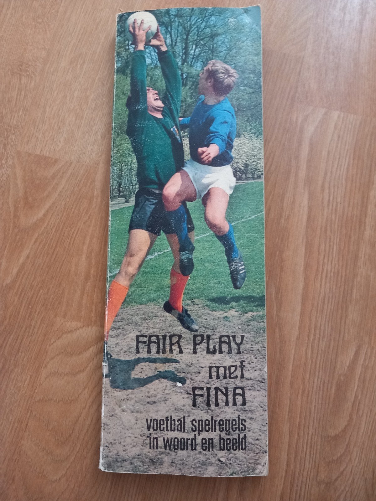 Fair Play met Fina voetbal spelregels compleet ingeplakt, Ophalen of Verzenden, Zo goed als nieuw, Onbekend, Balsport