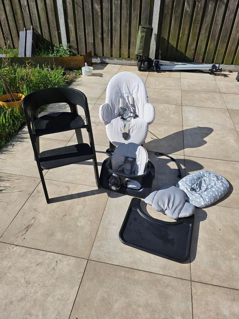Stokke Steps kinderstoel zwart met grijze accessoires, Ophalen, Gebruikt, Meegroeistoel, Gordel(s)