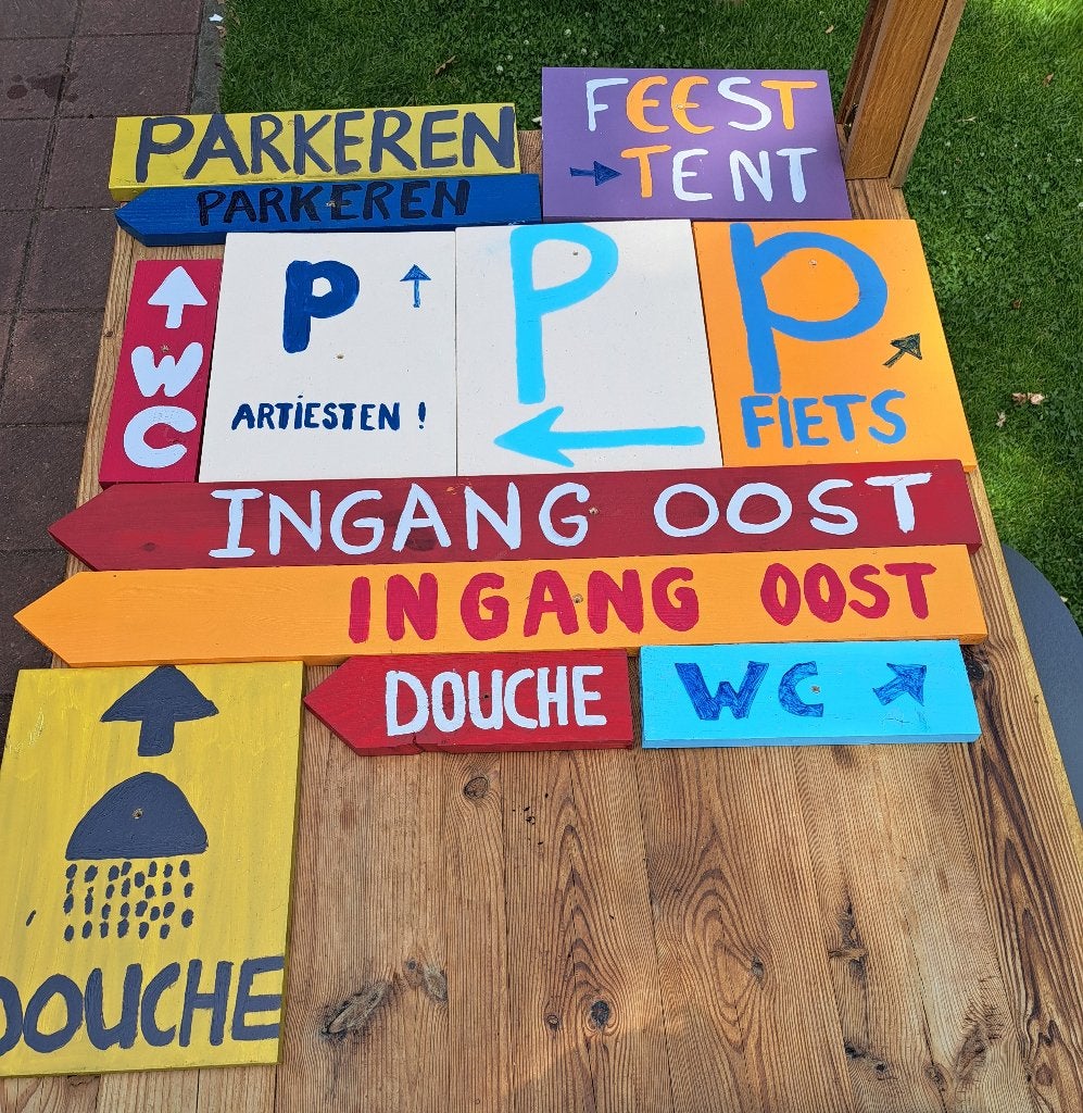 12 houten wegwijzers, Ophalen, Versiering, Geboorte of Huwelijk