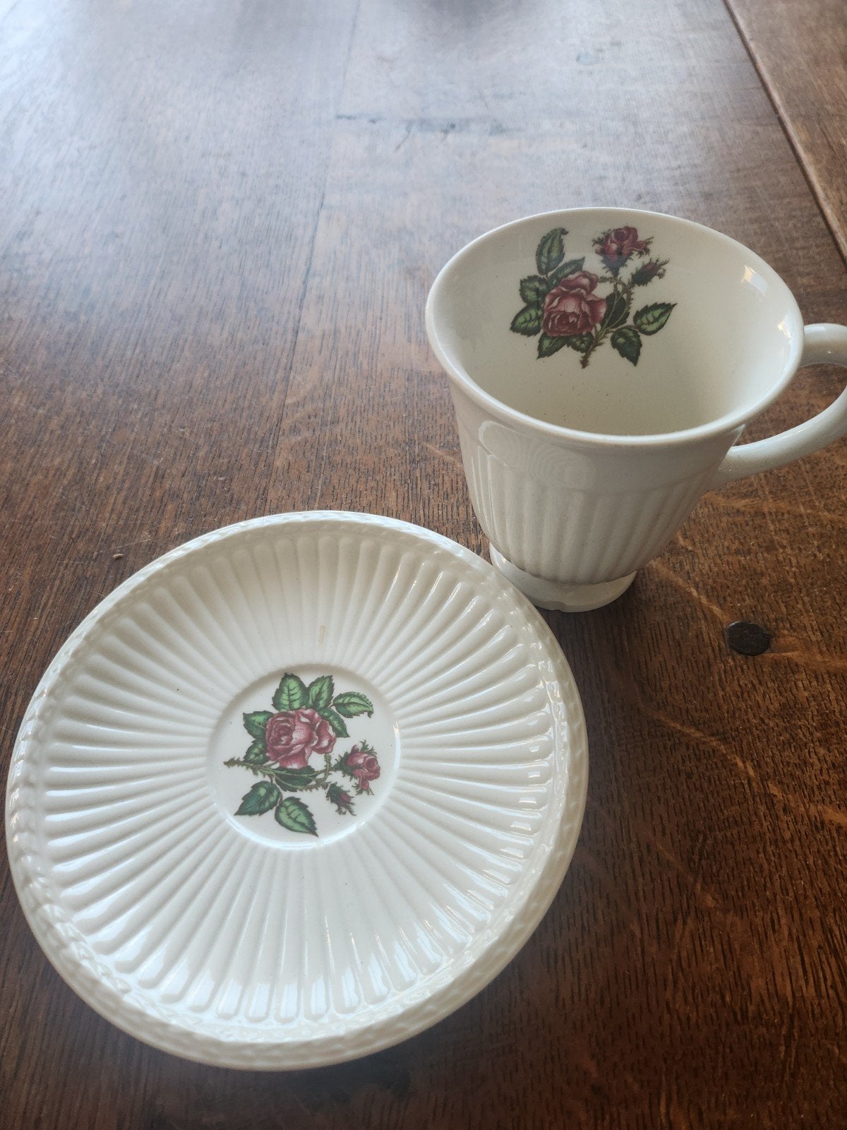 paar kop en schoteltjes Moss Rose, Wedgwood, Ophalen, Porselein, Kop(pen) en/of Schotel(s)