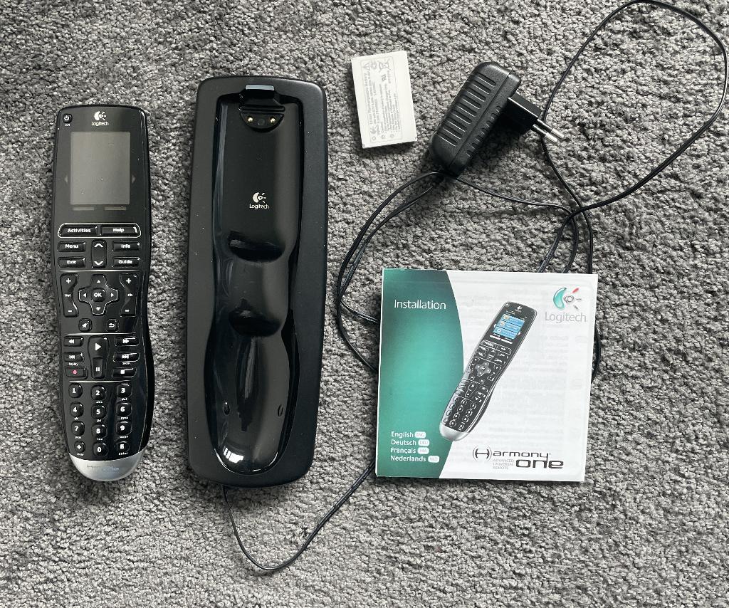 Logitech Harmony One Afstandbediening, Audio, Tv en Foto, Afstandsbedieningen, Gebruikt, Universeel, Ophalen of Verzenden, Receiver of Versterker