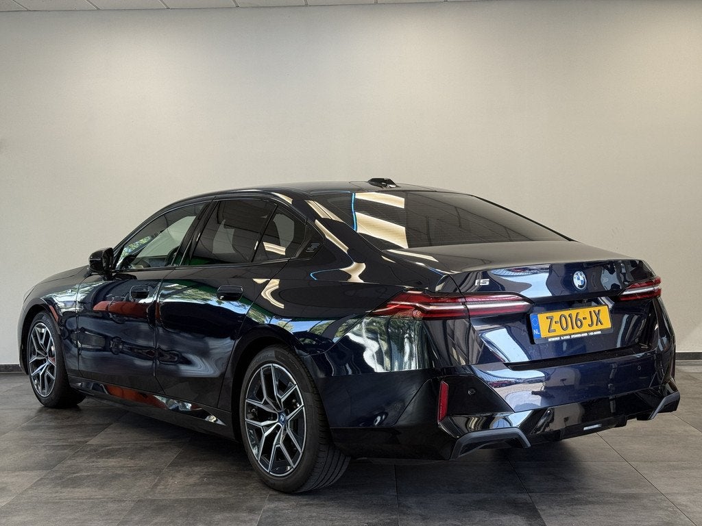 BMW i5 eDrive40 84 kWh Head-Up ACC PDC Trekhaak M-Sport Lede, Auto's, BMW, Achterwielaandrijving, Gebruikt, 83 kWh, Sedan