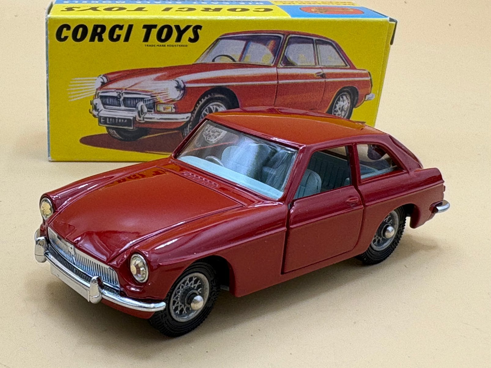 MGB GT 1/43 Corgi Toys re-edition, Hobby en Vrije tijd, Verzenden, Gebruikt, Auto, Corgi