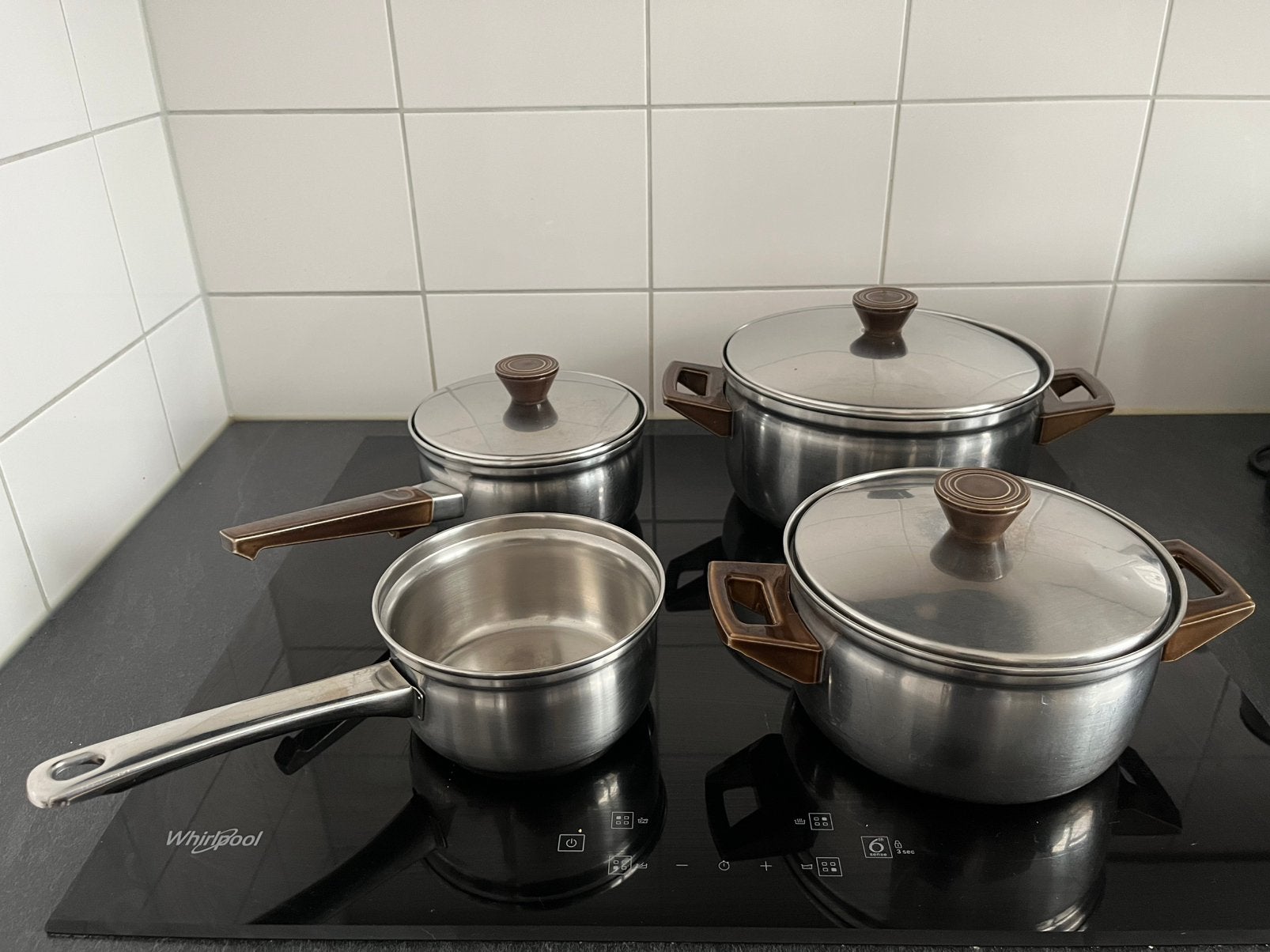 Pannen 2 steelpannen 2 gewone pannen te gebruiken op Gas!!!!, Ophalen of Verzenden, Zo goed als nieuw, Rvs, Pannenset