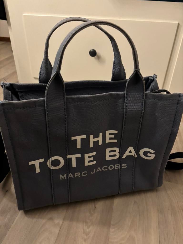 The tote bag Marc jacobs, Sieraden, Tassen en Uiterlijk, Tassen | Damestassen, Ophalen of Verzenden, Zo goed als nieuw, Zwart