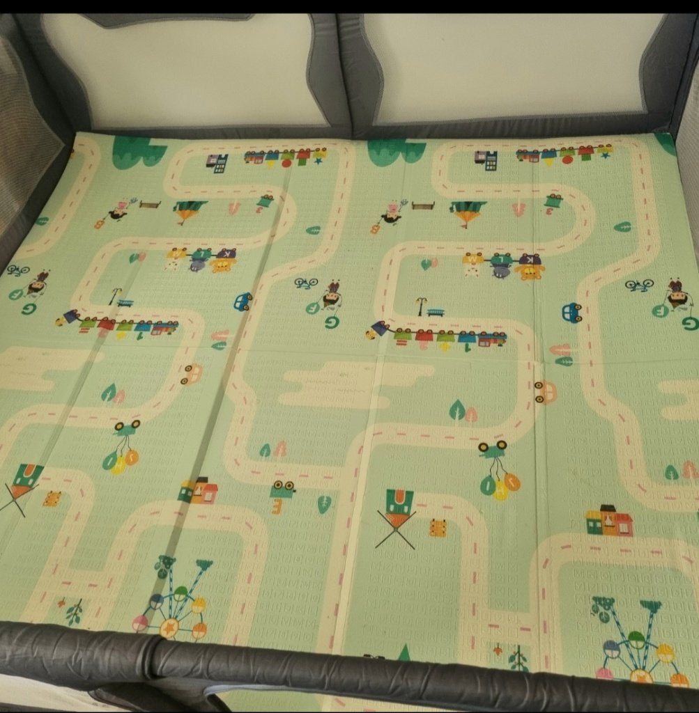 Grondbox/babybox inclusief speelmat, 0 tot 48 maanden, Ophalen, Zo goed als nieuw, Vierkant, Boxkleed