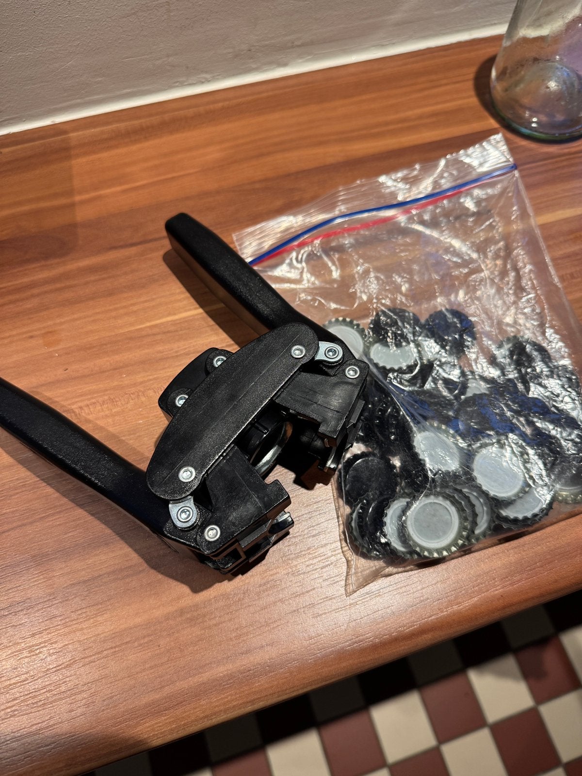 Kroonkurk apparaat incl 26mm kroonkurken voor bier brouwen, Hobby en Vrije tijd, Ophalen of Verzenden, Zo goed als nieuw
