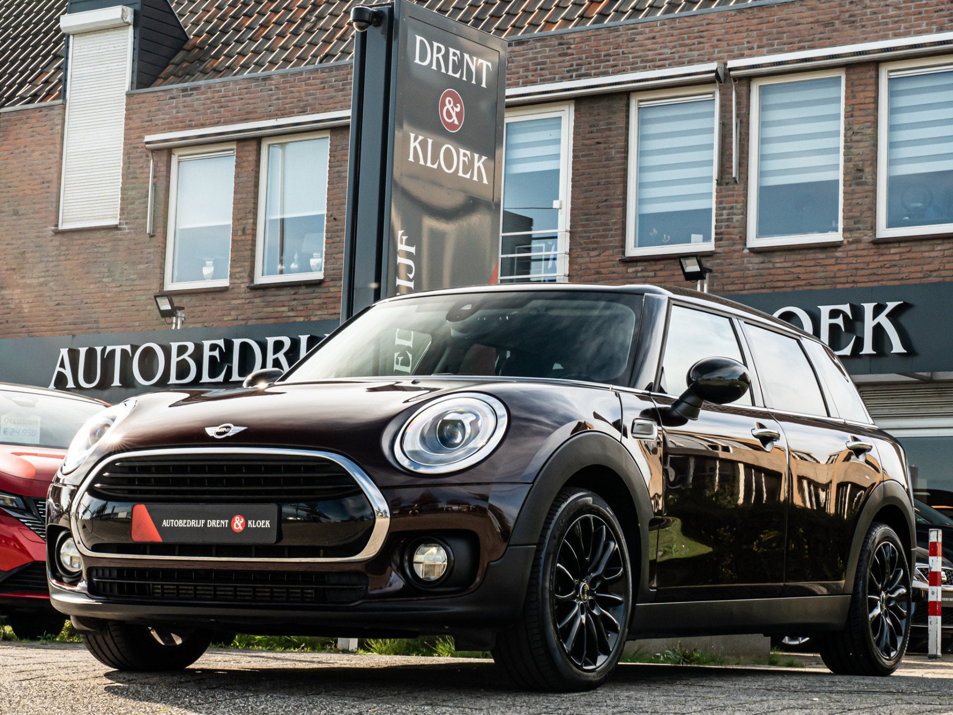 MINI Clubman 1.5 Cooper Chili Serious Business 17 INCH STOEL, Gebruikt, Parkeerassistent, 19 km/l, 3 cilinders