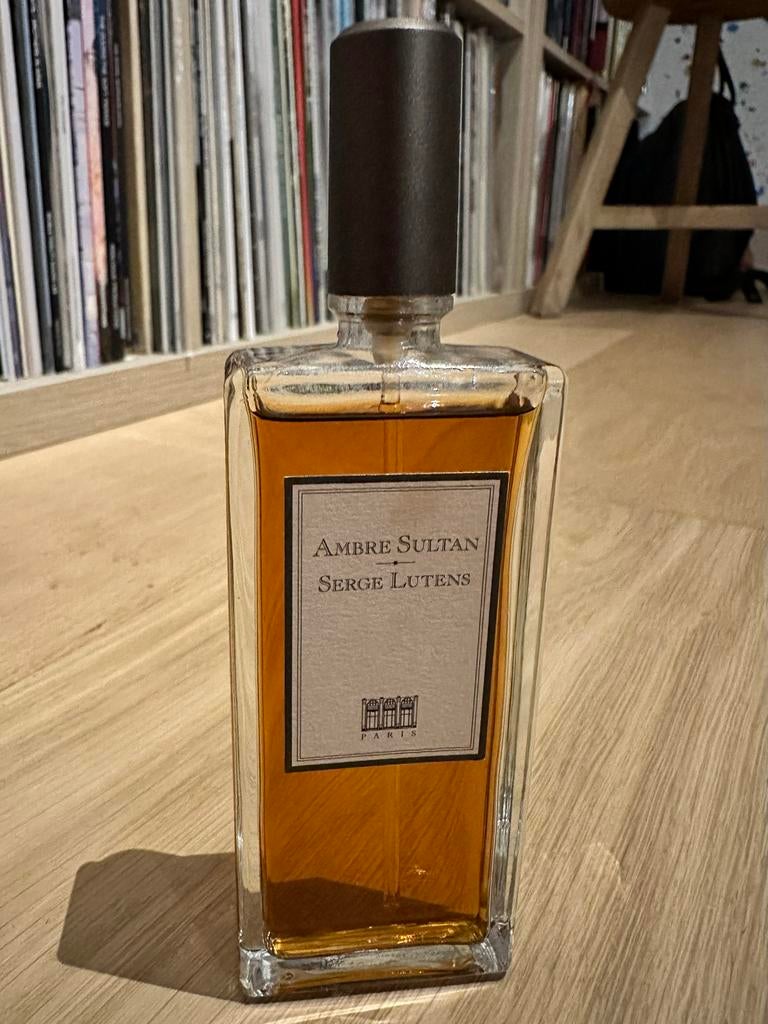 Serge Lutens Ambre Sultan Palais Royal, Sieraden, Tassen en Uiterlijk, Uiterlijk | Parfum, Ophalen of Verzenden, Zo goed als nieuw