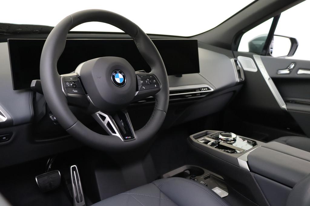 BMW iX xDrive60 M Sport / Panoramadak Sky Lounge / Trekhaak, Automaat, IX, Leder, 2480 kg