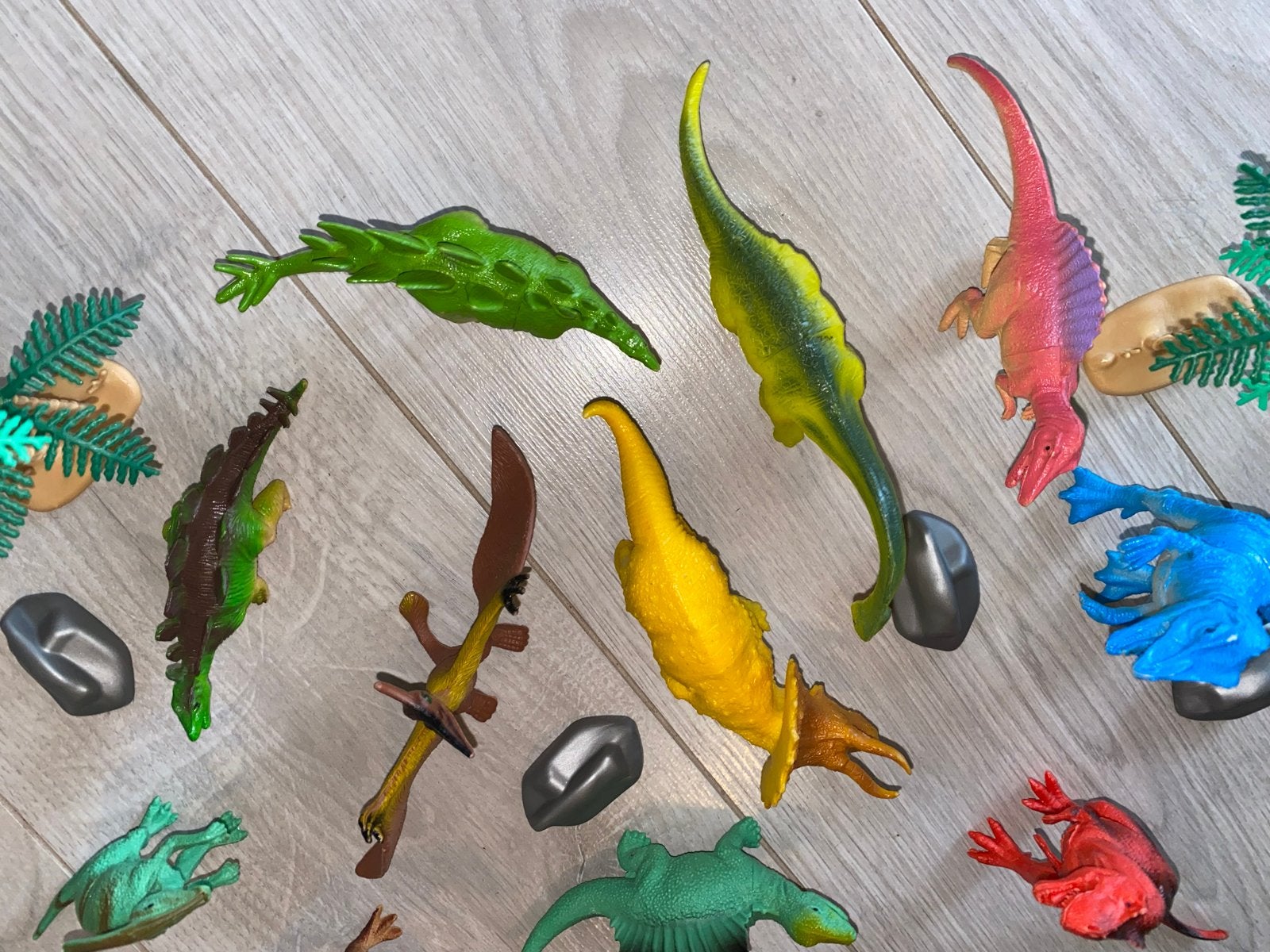 Dinosaurus speelgoed set met palmbomen en stenen, Ophalen of Verzenden, Gebruikt, Jongen of Meisje