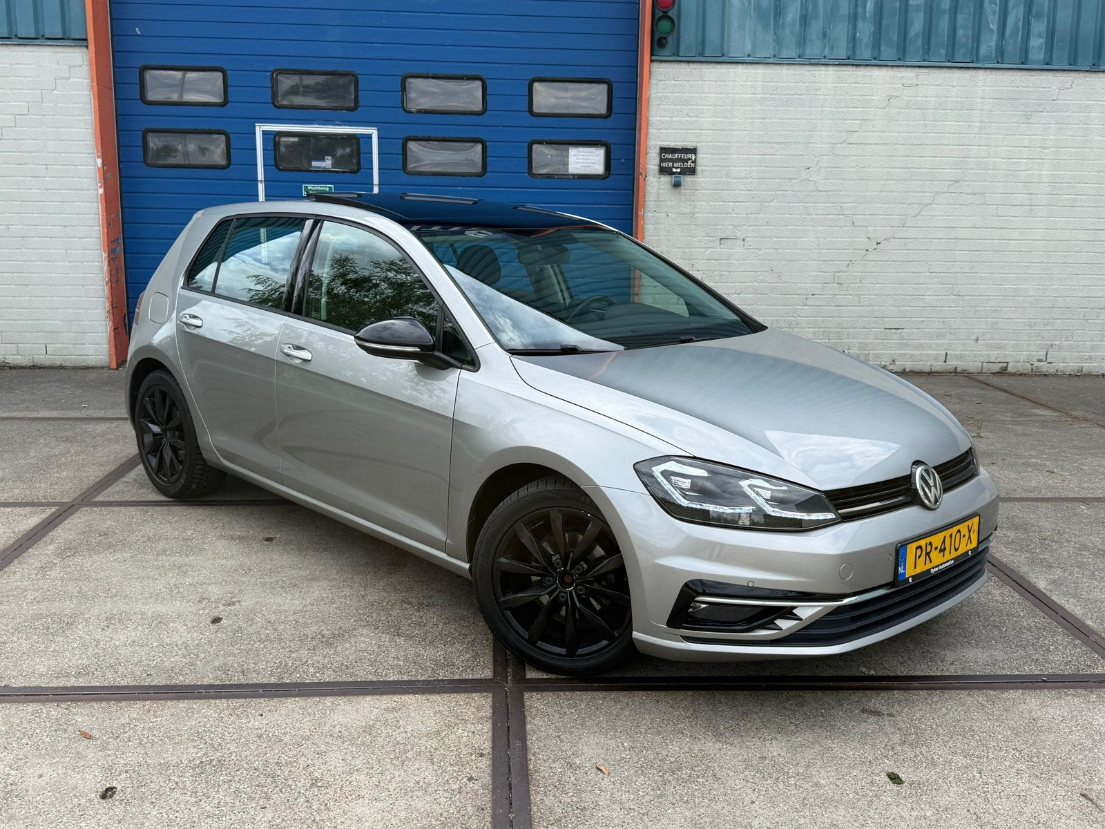 Volkswagen Golf 1.0 TSI 110pk DSG 2017 Grijs Led Pano NAP, 620 kg, Origineel Nederlands, Bedrijf, Golf
