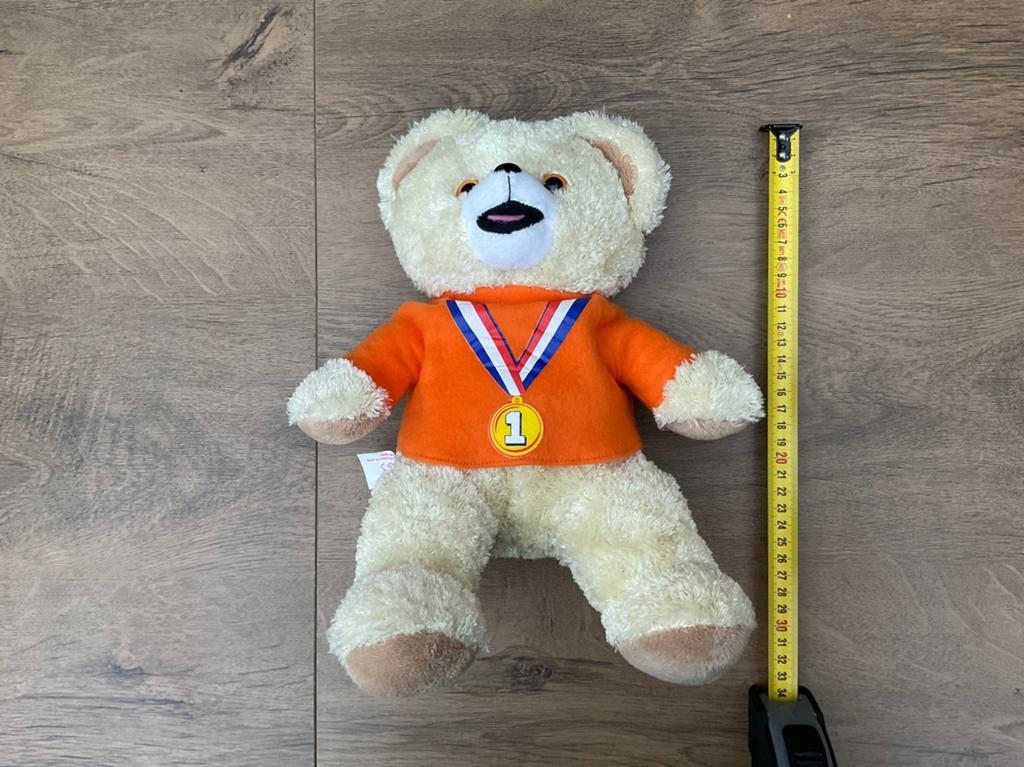 Nieuwe Robijn knuffel met oranje sportshirt aan, Ophalen, Nieuw, Stoffen beer, Overige merken