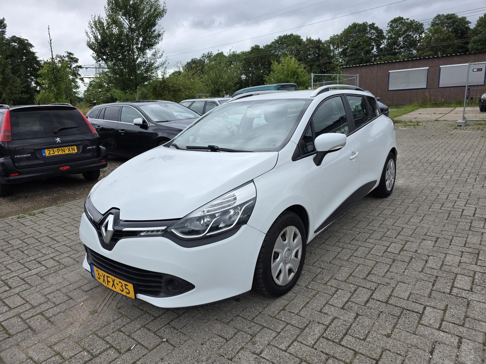 Renault Clio 1.5 DCI 66KW Estate 2014 Wit, Auto's, Voorwielaandrijving, 4 cilinders, 1096 kg, Wit