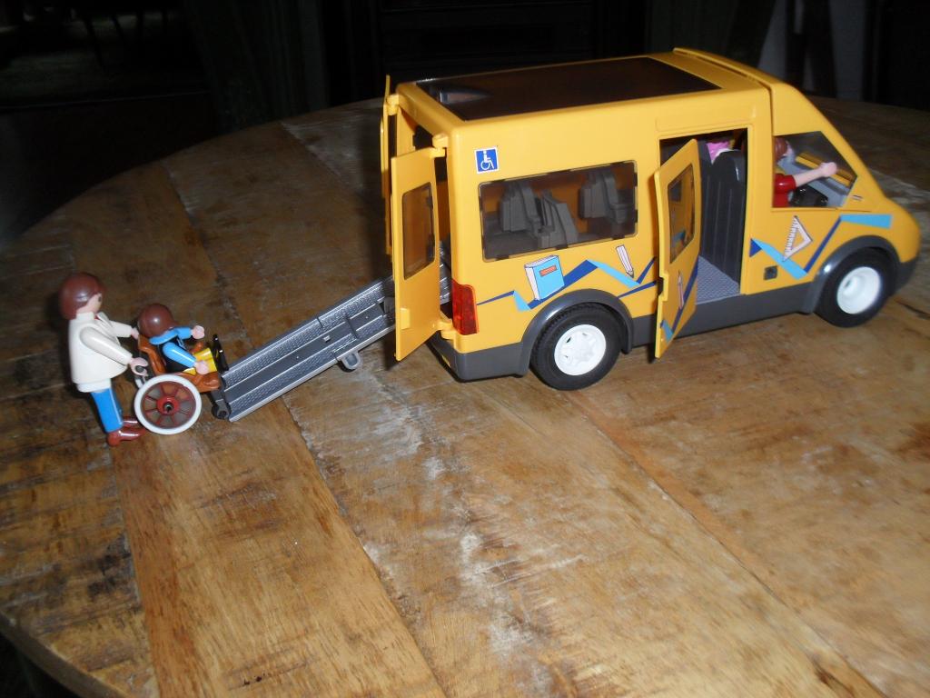 Playmobil schoolbus voor gehandicapte kinderen setje no 28., Ophalen of Verzenden, Zo goed als nieuw, Los playmobil