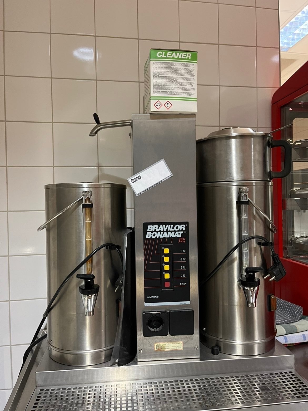 Bravilor Bonamat koffiezetapparaat met twee containers, Ophalen, Gebruikt, 10 kopjes of meer, Koffiemachine