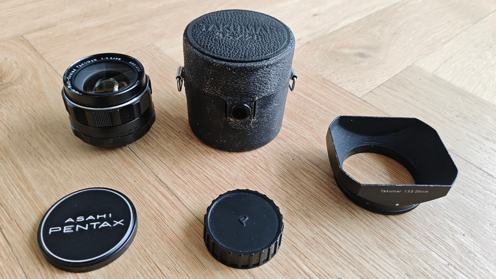 Asahi Pentax Super-Takumar 28mm f/3.5 lens met accessoires, M42, Zo goed als nieuw, Multi-coated, Pentax