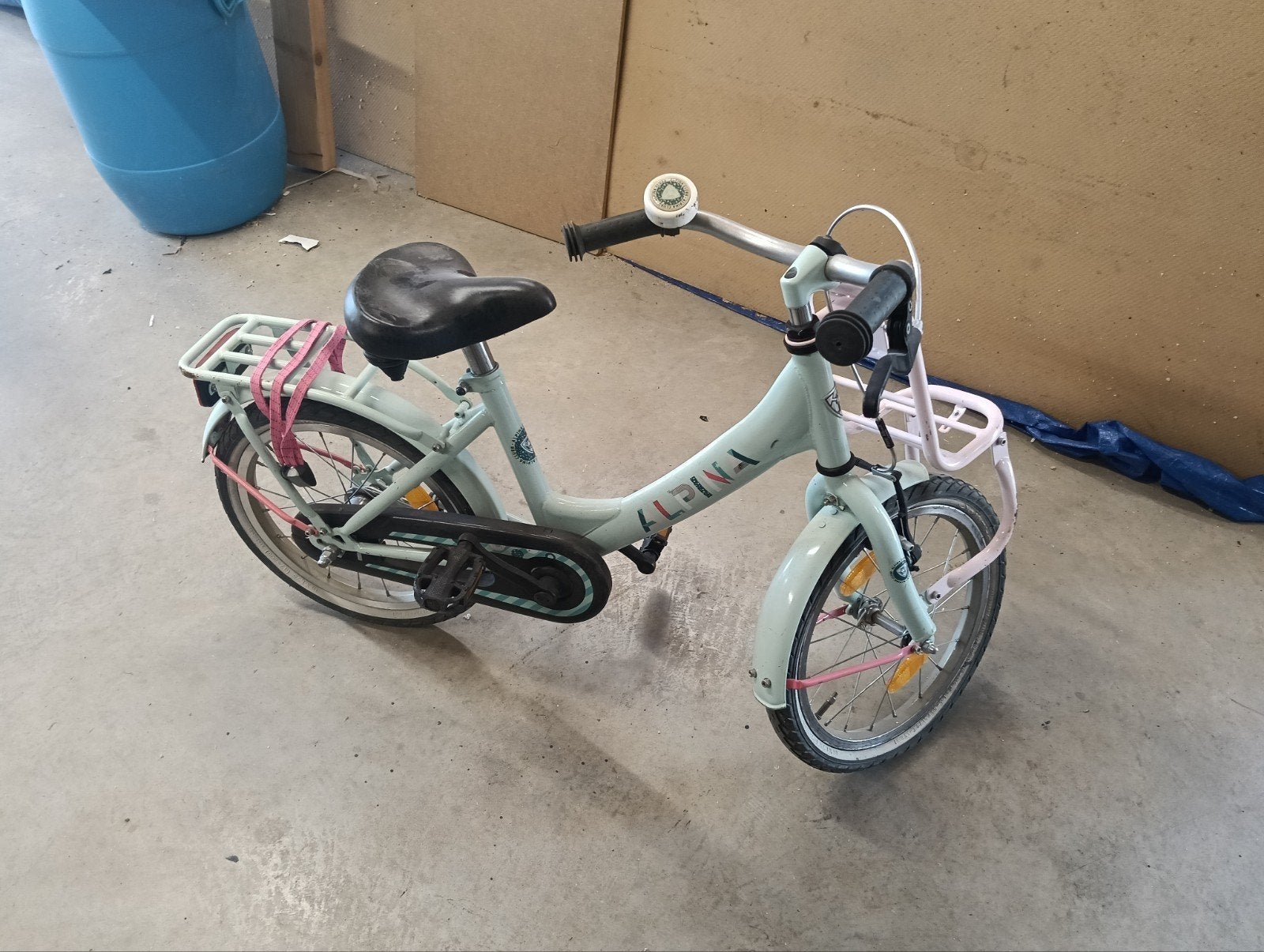 Alpina kinderfiets 16 inch - banden goed, rekje beschadigd, Fietsen en Brommers, Fietsen | Kinderfietsjes, Ophalen, Terugtraprem
