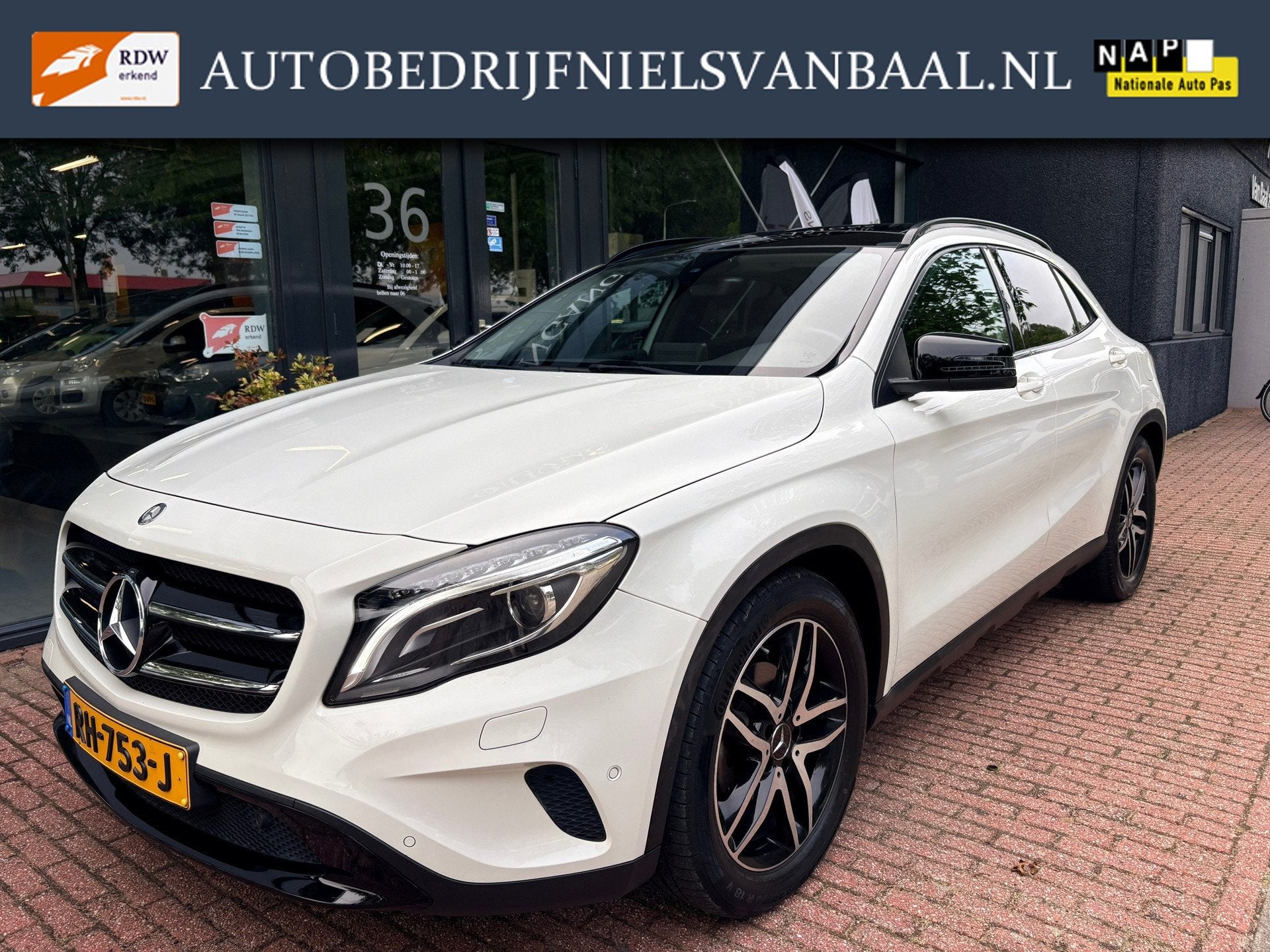 Mercedes-Benz GLA-klasse 180 Prestige 50Dkm/Schuifdak/Navi/C, Dealer onderhouden, Gebruikt, Euro 6, 4 cilinders